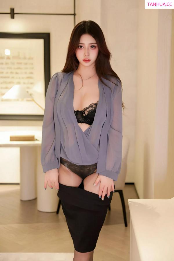   [XiuRen]高清写真图 2025.06.30 No.10484 蛋蛋宝 性感OL第5张图片